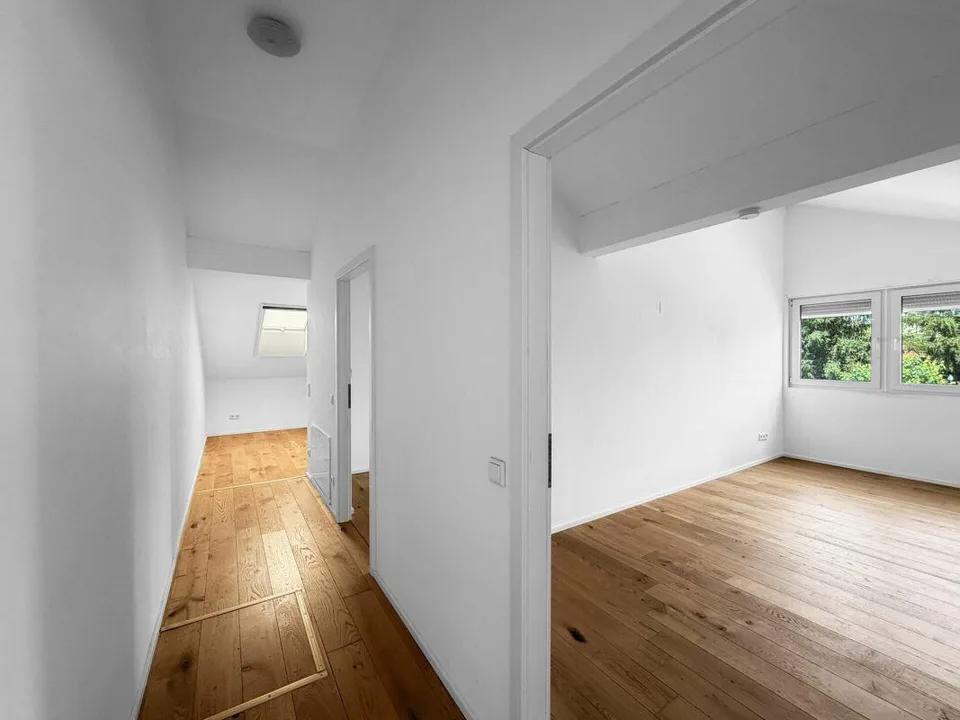 Modernisierte Maisonettewohnung in erster Rheinlage - bezugsbereit