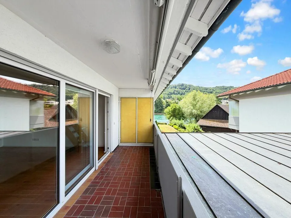 Modernisierte Maisonettewohnung in erster Rheinlage - bezugsbereit
