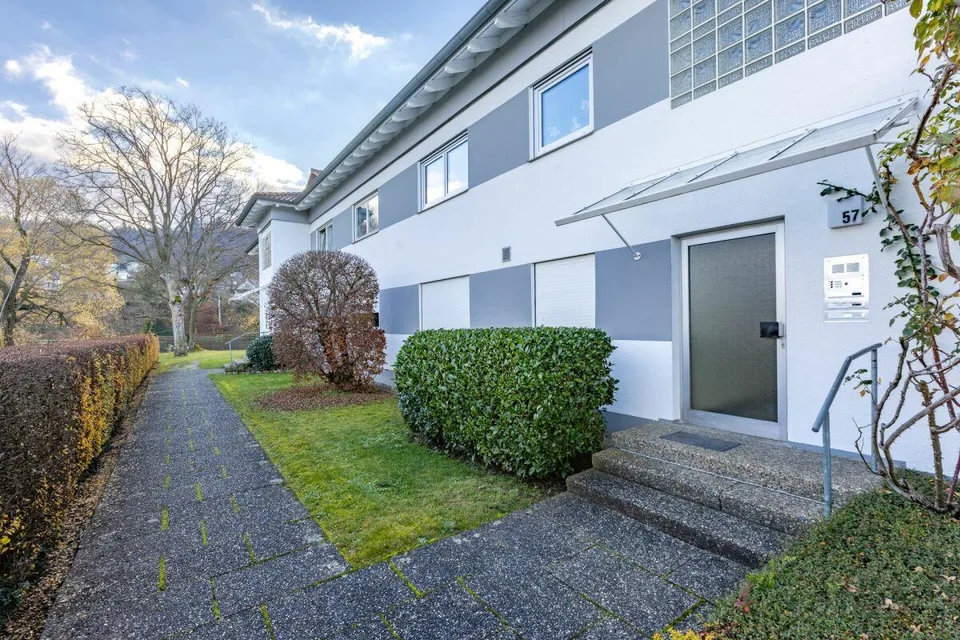 Modernisierte Maisonettewohnung in erster Rheinlage - bezugsbereit