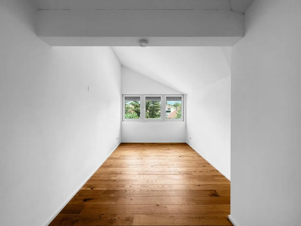 Modernisierte Maisonettewohnung in erster Rheinlage - bezugsbereit