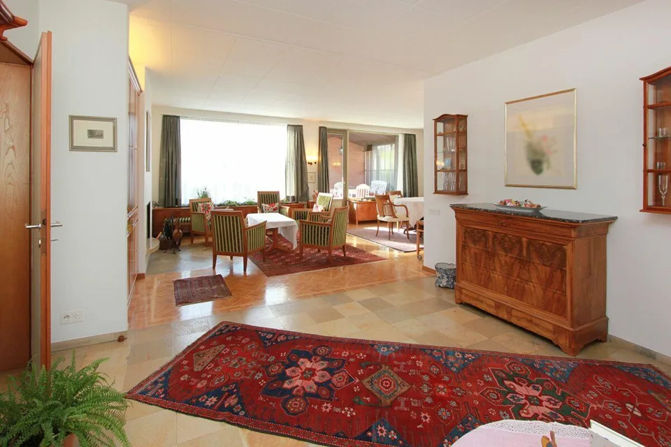 Grosses Einfamilienhaus mit wunderbarem Garten und Privatsphäre