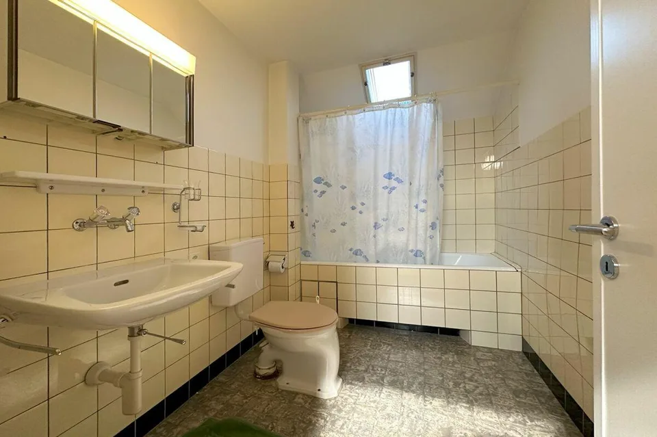 Grosses Einfamilienhaus mit wunderbarem Garten und Privatsphäre