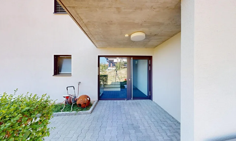 Neuwertige Traum-Gartenwohnung, hochwertiger Ausbau + 2 TG-Parkplätzen