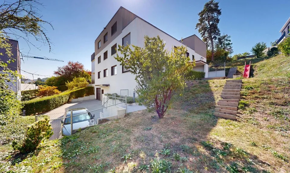 Neuwertige Traum-Gartenwohnung, hochwertiger Ausbau + 2 TG-Parkplätzen