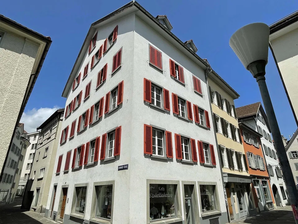 Dachwohnung mit Cheminée und direktem Liftzugang