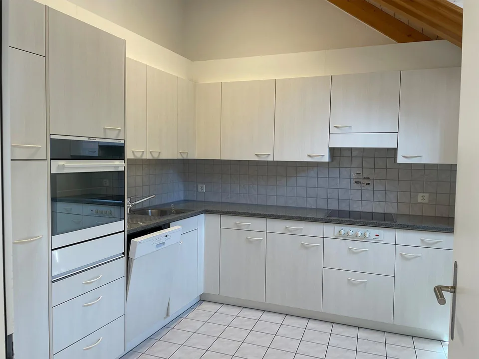 Dachwohnung mit Cheminée und direktem Liftzugang