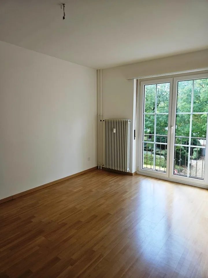 Ruhige helle 2 1/2 Zimmerwohnung gegenüber Park