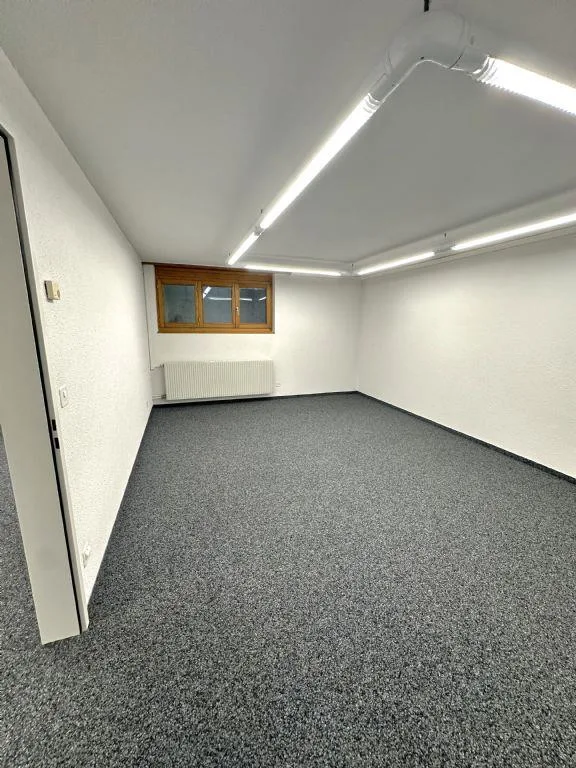 GEWERBEFLÄCHE (40M2) | GERÄUMIG | PLATZ FÜR KREATIVITÄT