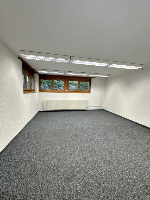 GEWERBEFLÄCHE (40M2) | GERÄUMIG | PLATZ FÜR KREATIVITÄT