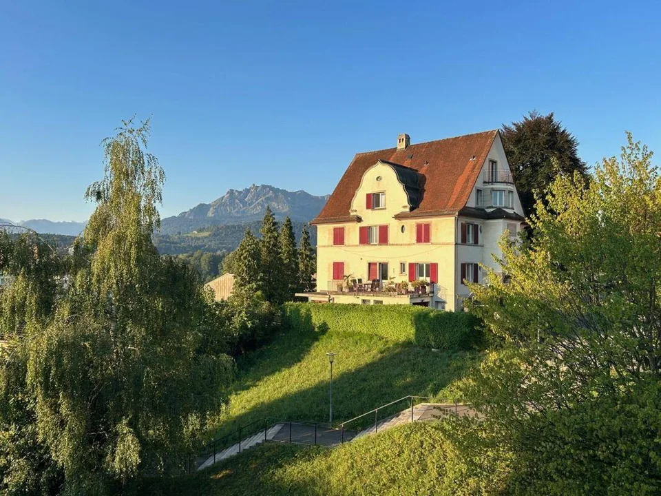 Attraktive 3.5-Zimmerwohnung am Sonnenplatz mit Bergblick