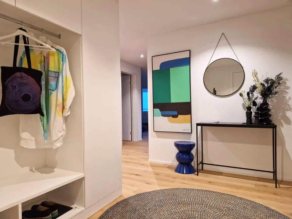 Neubau-Wohnung mit zwei Balkonen und Seesicht