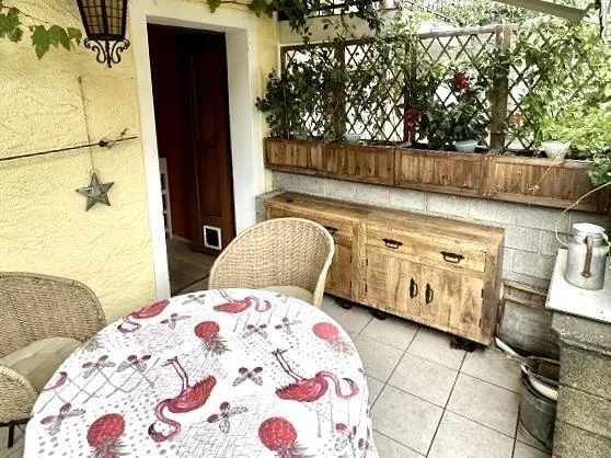 2 1/2-Zimmer-Einfamilienhaus mit Gästebungalow an sehr ruhiger Lage...