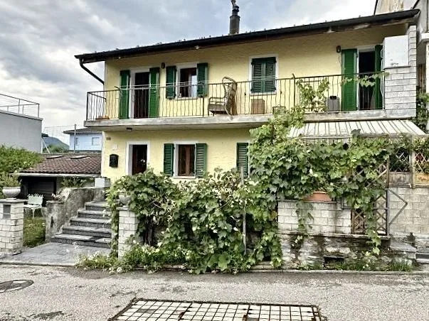 2 1/2-Zimmer-Einfamilienhaus mit Gästebungalow an sehr ruhiger Lage...