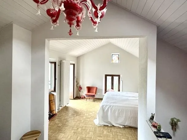 2 1/2-Zimmer-Einfamilienhaus mit Gästebungalow an sehr ruhiger Lage...