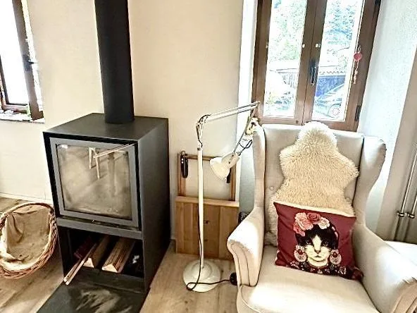 2 1/2-Zimmer-Einfamilienhaus mit Gästebungalow an sehr ruhiger Lage...