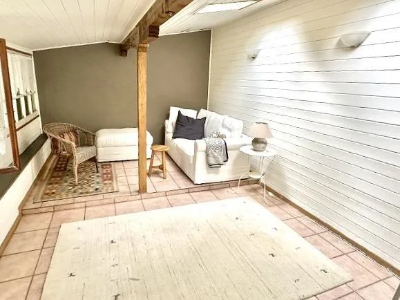2 1/2-Zimmer-Einfamilienhaus mit Gästebungalow an sehr ruhiger Lage...