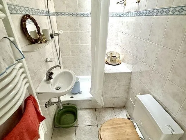 2 1/2-Zimmer-Einfamilienhaus mit Gästebungalow an sehr ruhiger Lage...