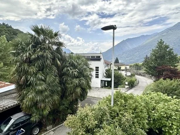 2 1/2-Zimmer-Einfamilienhaus mit Gästebungalow an sehr ruhiger Lage...