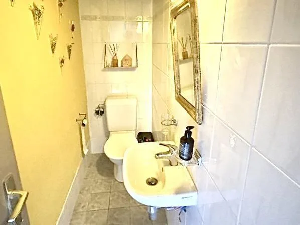 2 1/2-Zimmer-Einfamilienhaus mit Gästebungalow an sehr ruhiger Lage...