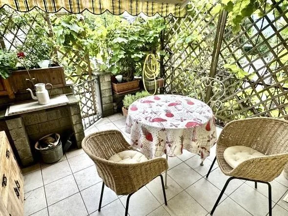 2 1/2-Zimmer-Einfamilienhaus mit Gästebungalow an sehr ruhiger Lage...