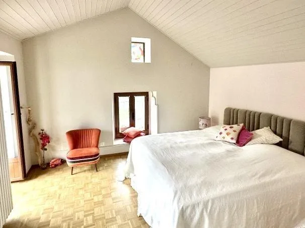 2 1/2-Zimmer-Einfamilienhaus mit Gästebungalow an sehr ruhiger Lage...