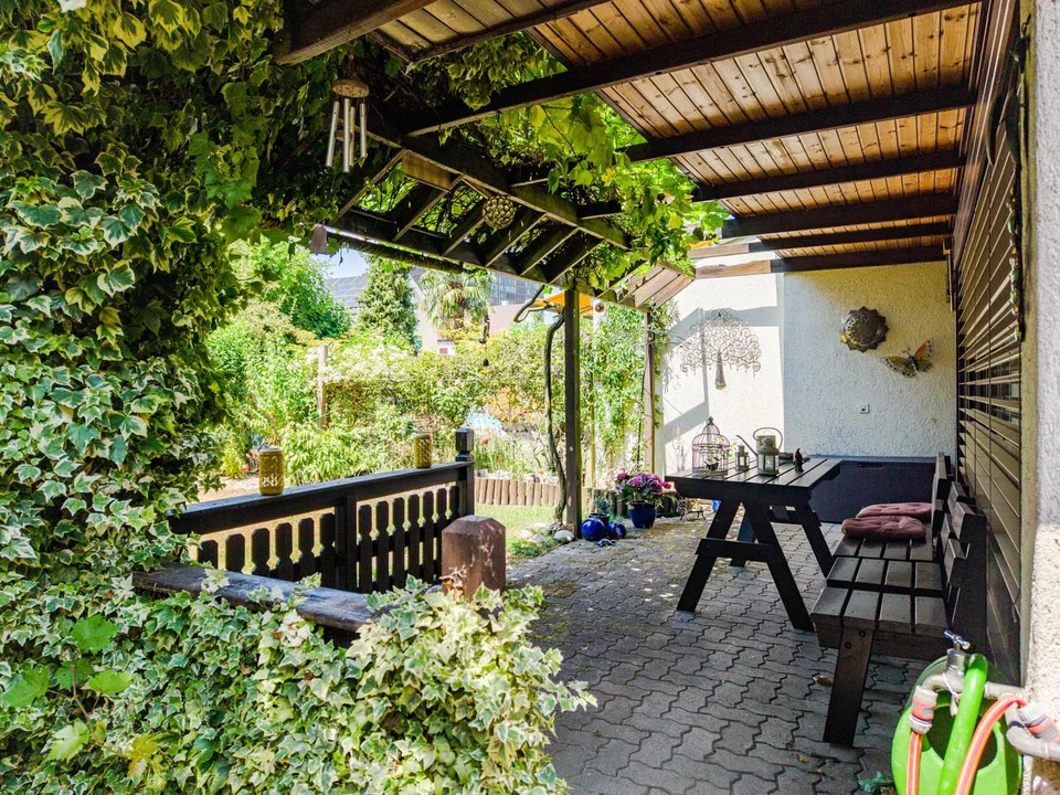 5.5-Zimmer-Doppeleinfamilienhaus mit Garten in Muttenz