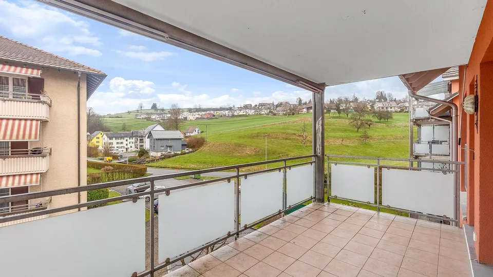 Grosszügige Familienwohnung an ruhiger Lage - mit Balkon & Cheminée