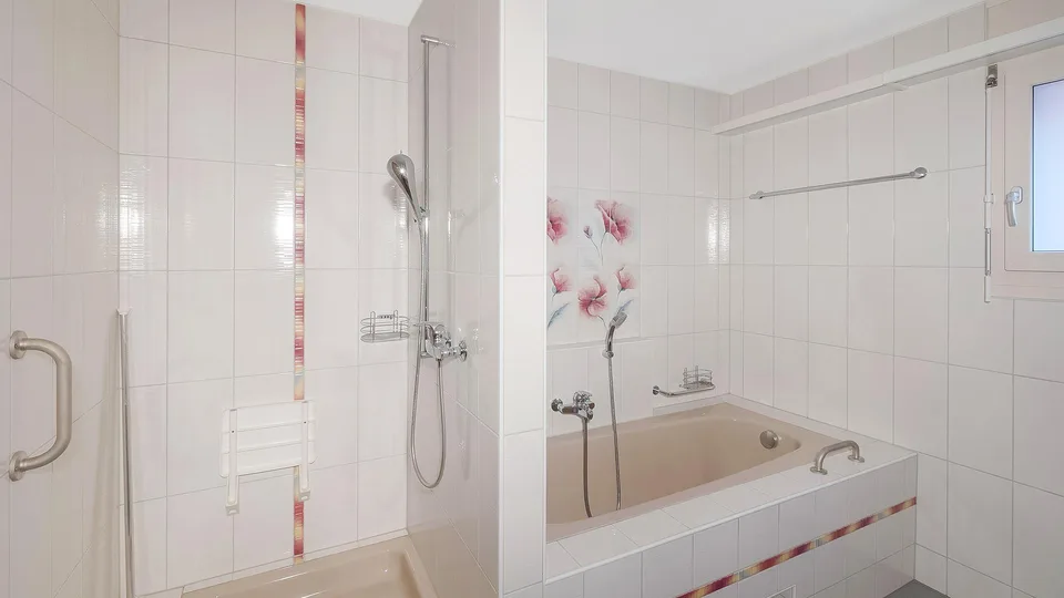 Grosszügige Familienwohnung an ruhiger Lage - mit Balkon & Cheminée