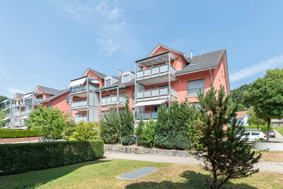 Grosszügige Familienwohnung an ruhiger Lage - mit Balkon & Cheminée