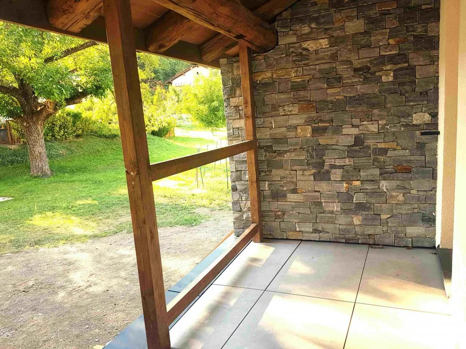MAISON VILLAGEOISE NEUVE ÉCOLOGIQUE, JARDIN, CAVE, 2 PARKINGS