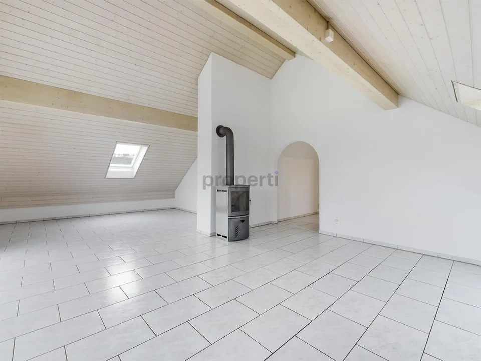 Lichtdurchflutete Dachwohnung mit sonnigem Südbalkon