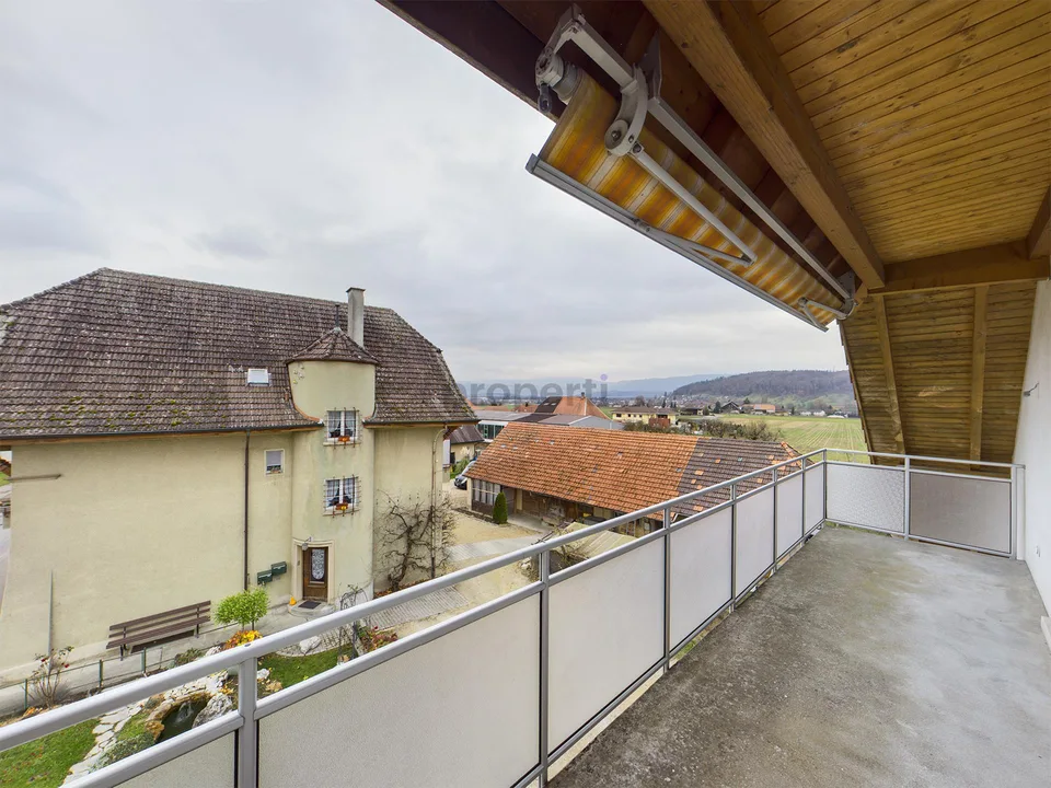 Lichtdurchflutete Dachwohnung mit sonnigem Südbalkon