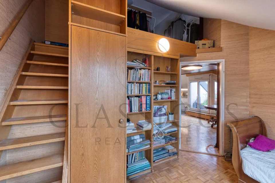 Duplex de caractère avec balcon, volumes mansardés et charme rare – photo 8 sur 13