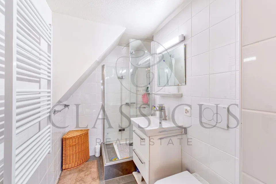 Duplex de caractère avec balcon, volumes mansardés et charme rare – photo 10 sur 13