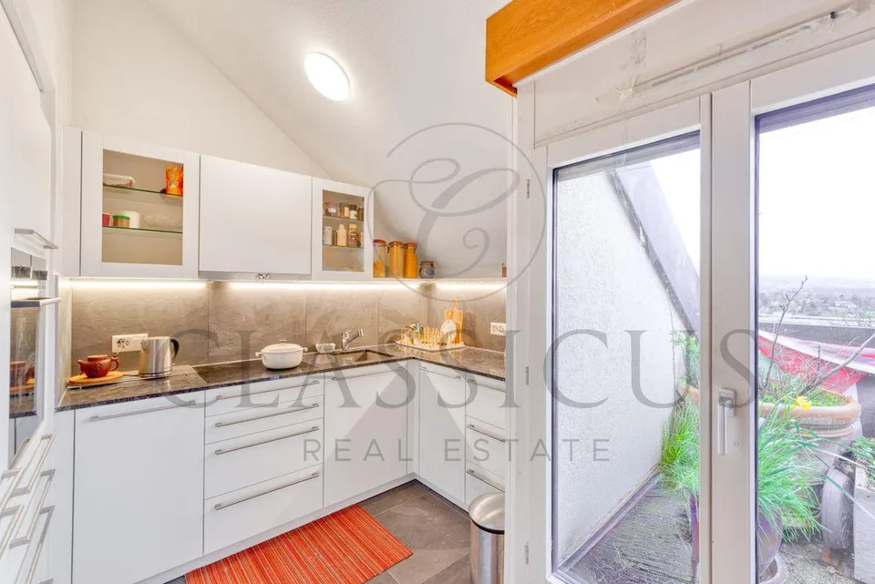 Duplex de caractère avec balcon, volumes mansardés et charme rare – photo 5 sur 13