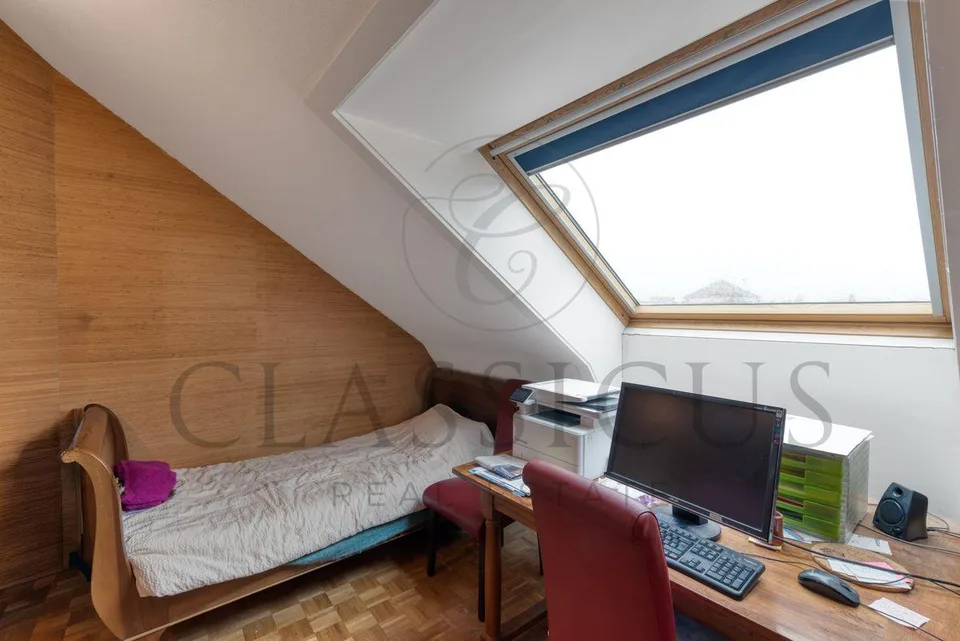 Duplex de caractère avec balcon, volumes mansardés et charme rare – photo 7 sur 13