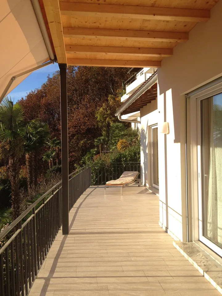 Moderne sonnige Wohnung an ruhiger top Seesichtlage – Foto 3 von 11
