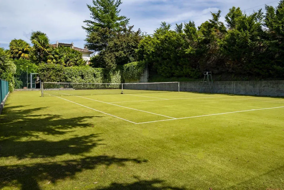 Villa con magnifico parco e campo da tennis – photo 9 sur 17