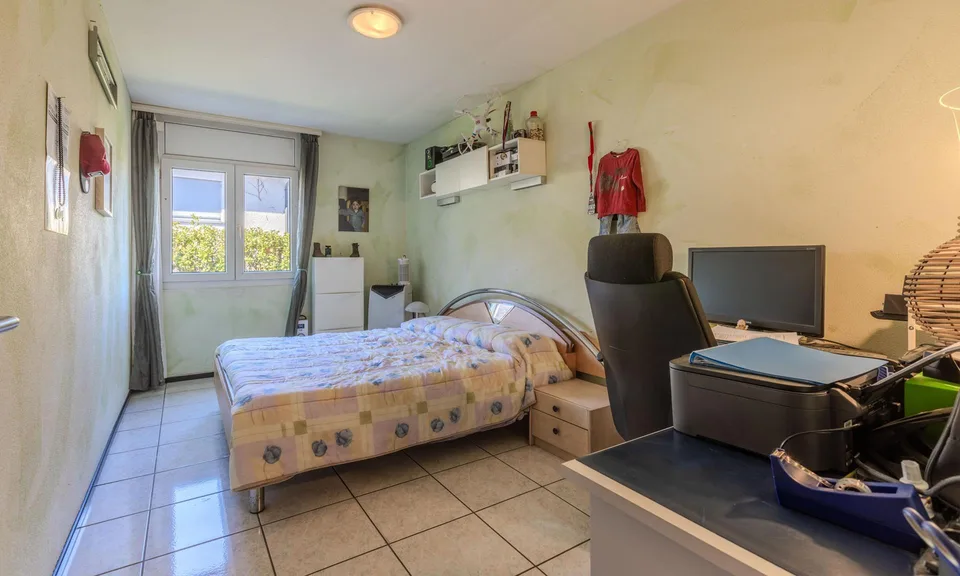 Villa de 6,5 pièces avec jardin plat à Contone – photo 8 sur 9