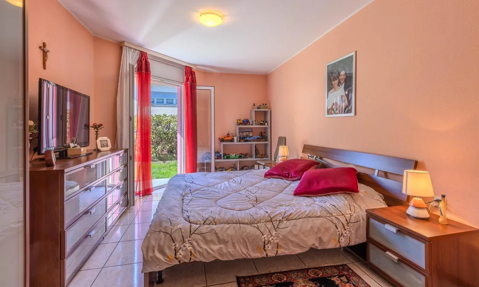Villa de 6,5 pièces avec jardin plat à Contone – photo 6 sur 9