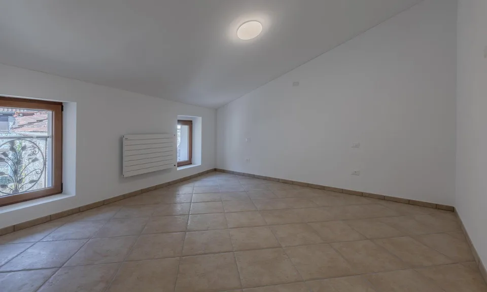 SPLENDIDO 4 LOCALI RISTRUTTURATO ALL'ULTIMO PIANO A SIGIRINO – foto 7 di 9