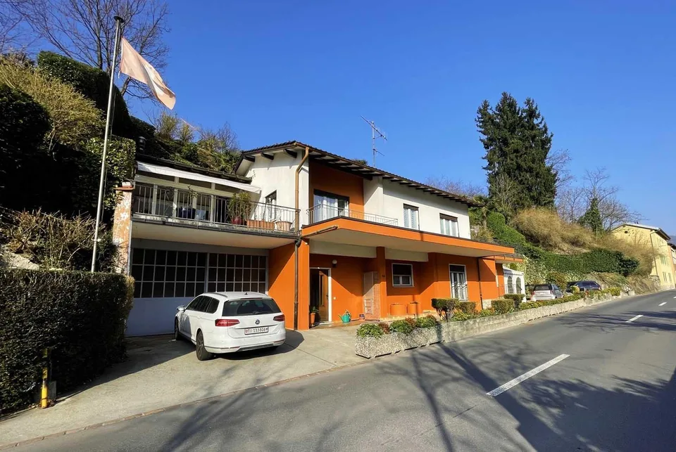 OCCASIONE - CASA CON TERRENO EDIFICABILE A PONTE CREMENAGA