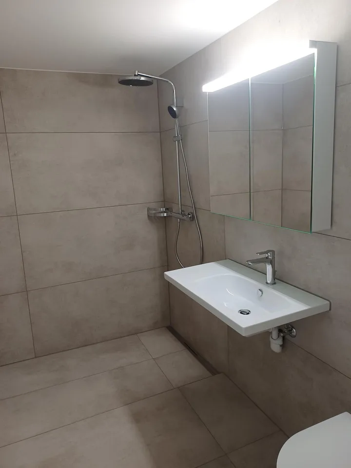 Frisch renovierte helle Altbauwohnung