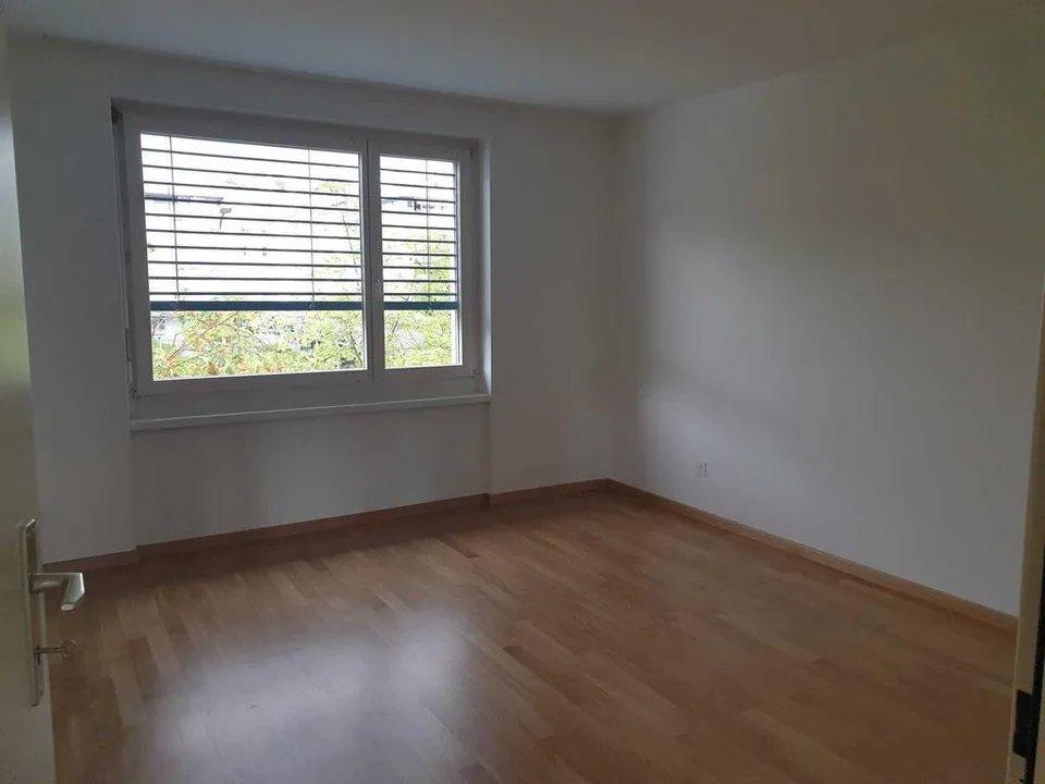 FAMILIENWOHNUNG IN RUHIGER UMGEBUNG
