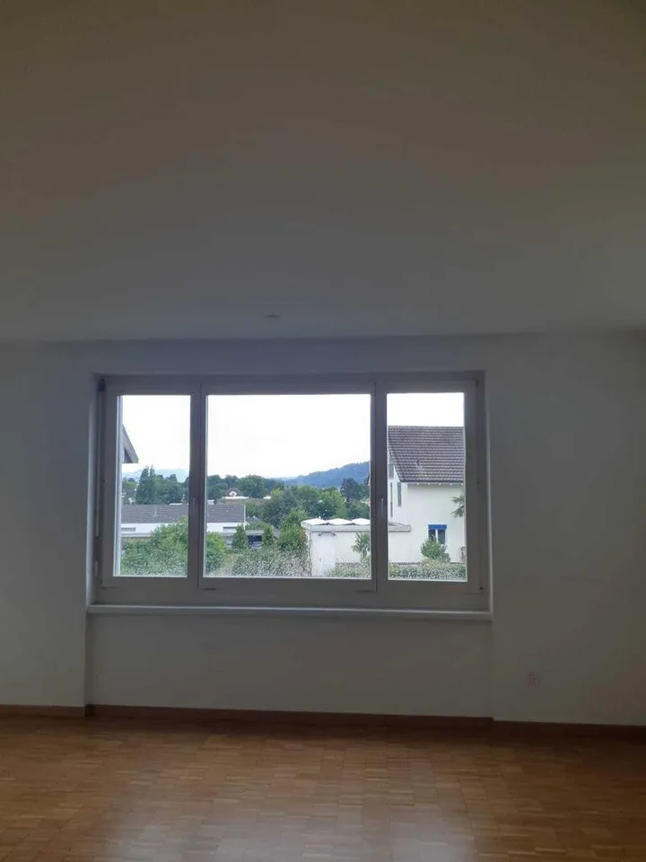 FAMILIENWOHNUNG IN RUHIGER UMGEBUNG