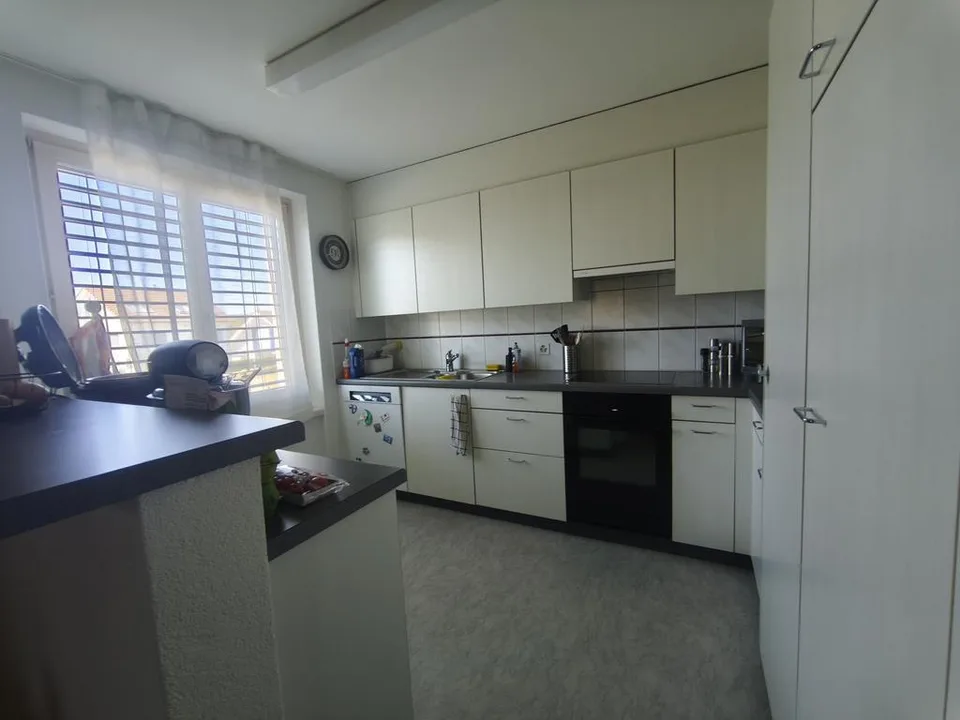 FAMILIENWOHNUNG IN RUHIGER UMGEBUNG