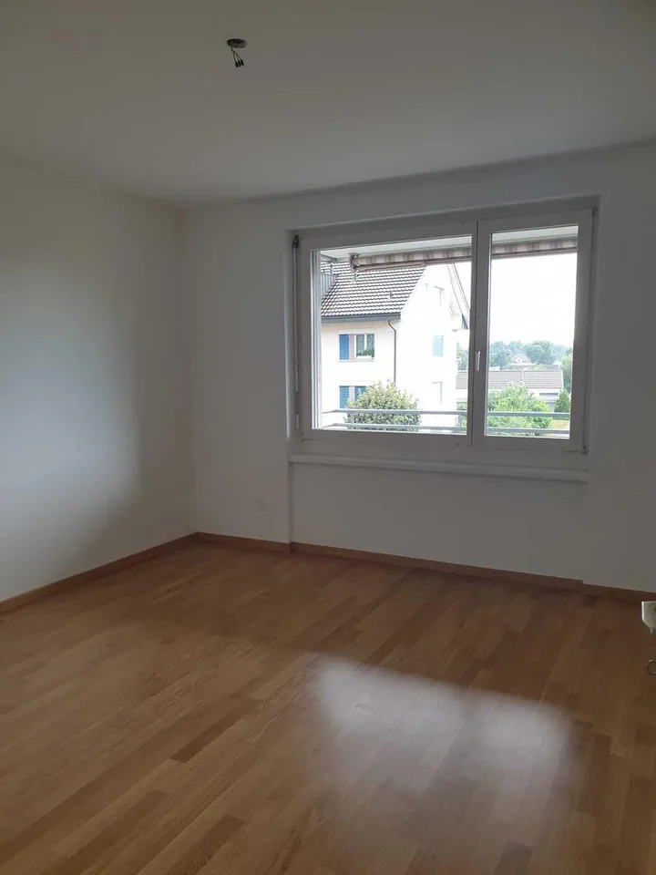 FAMILIENWOHNUNG IN RUHIGER UMGEBUNG