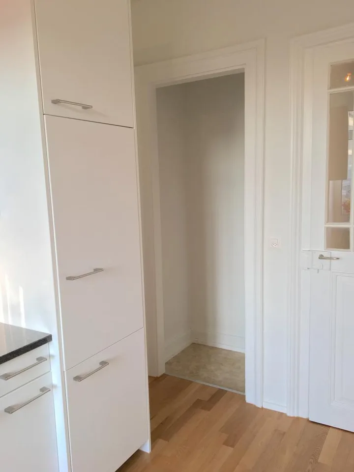 MODERNE 2.5-ZIMMERWOHNUNG DIREKT AM CLARAPLATZ