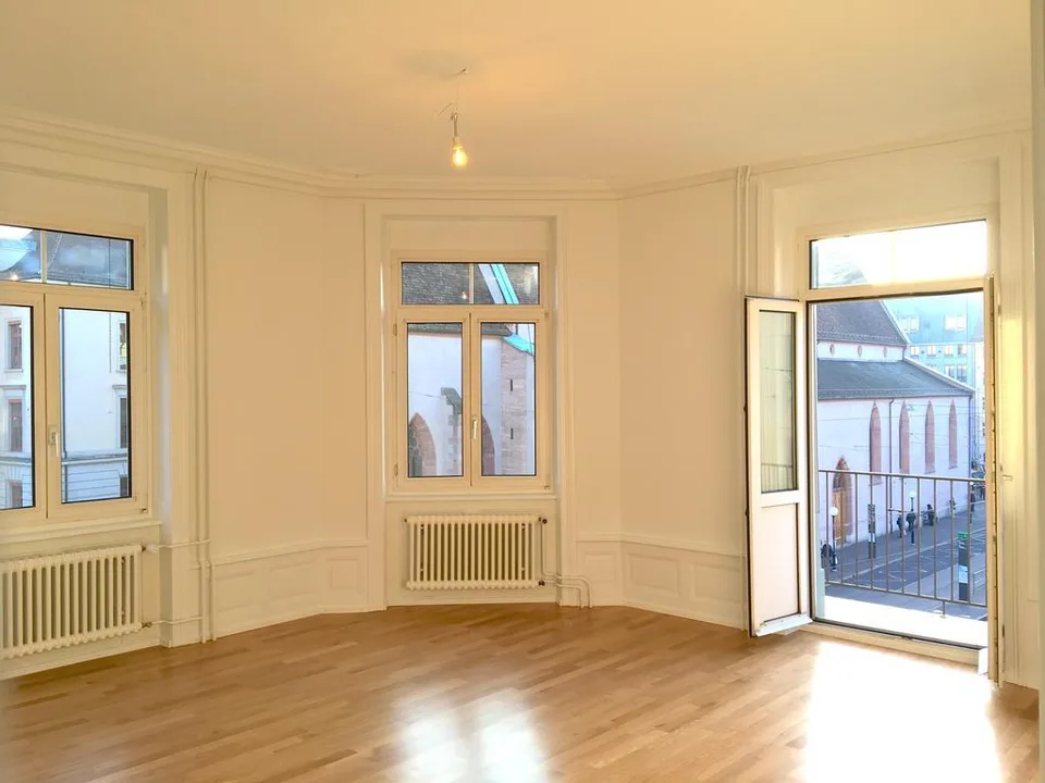 MODERNE 2.5-ZIMMERWOHNUNG DIREKT AM CLARAPLATZ