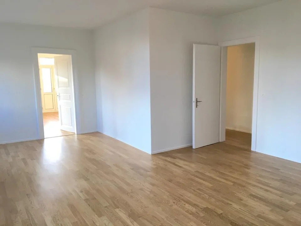 MODERNE 2.5-ZIMMERWOHNUNG DIREKT AM CLARAPLATZ